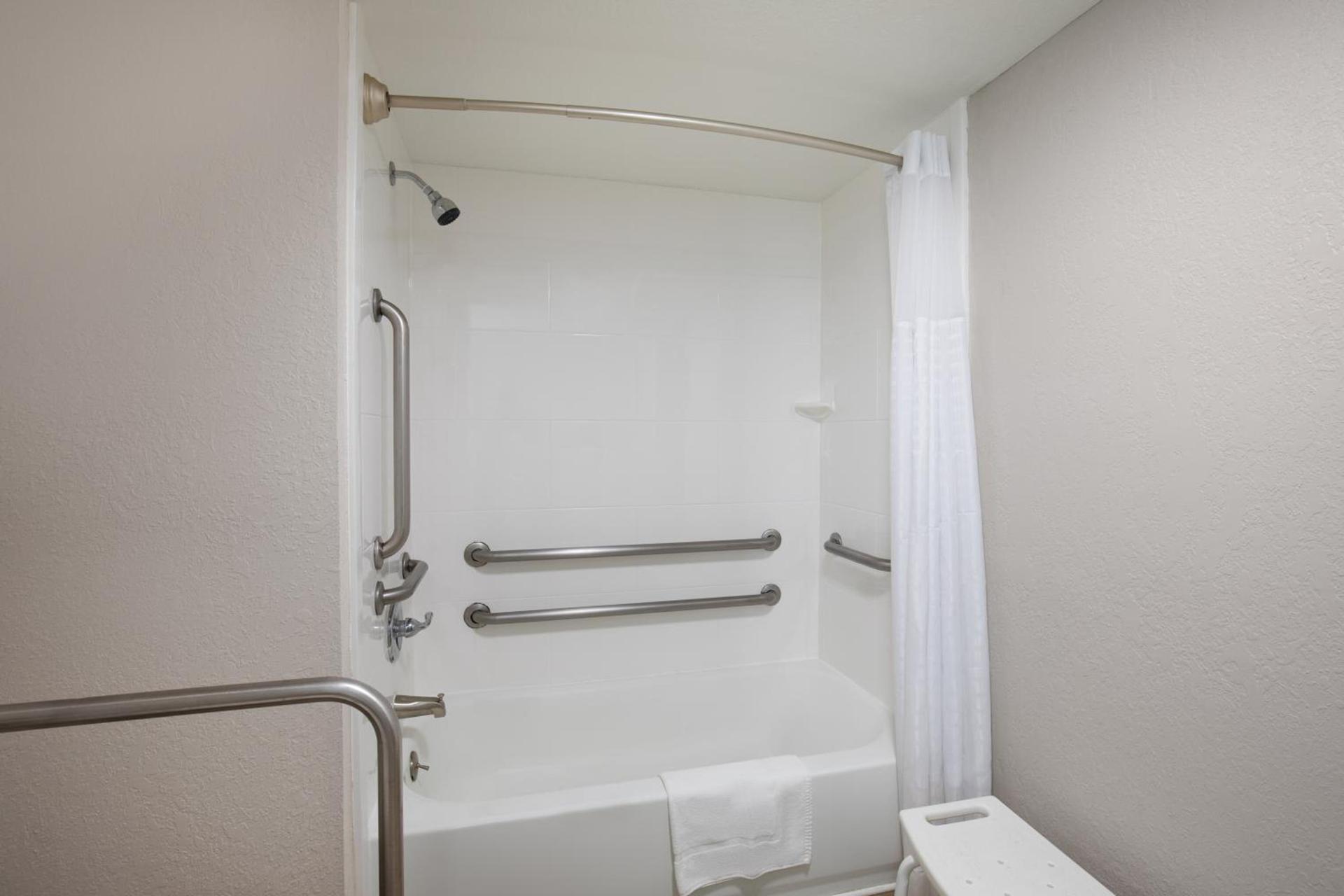 Days Inn by Wyndham Helen photo 37