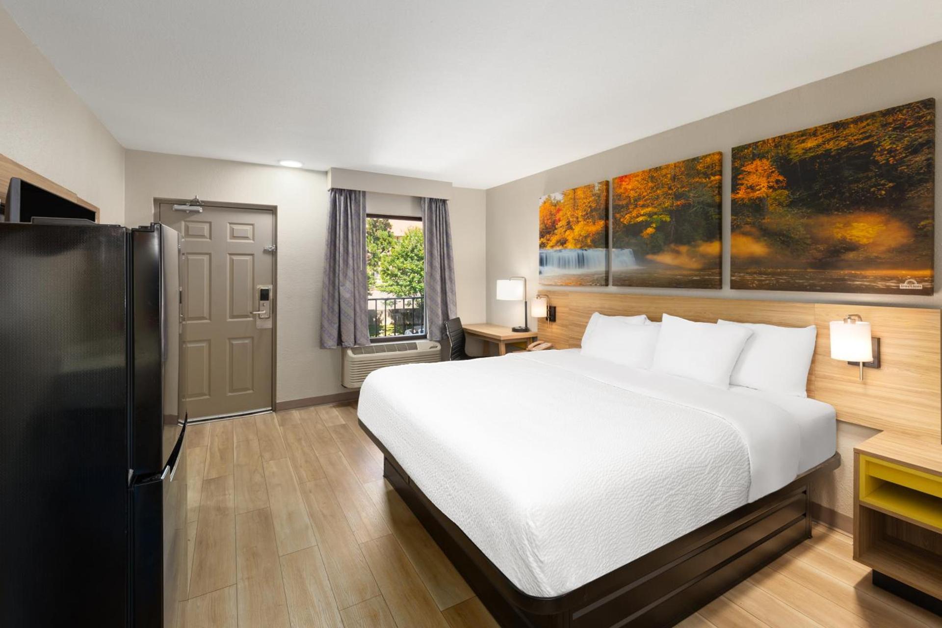 Days Inn by Wyndham Helen photo 40