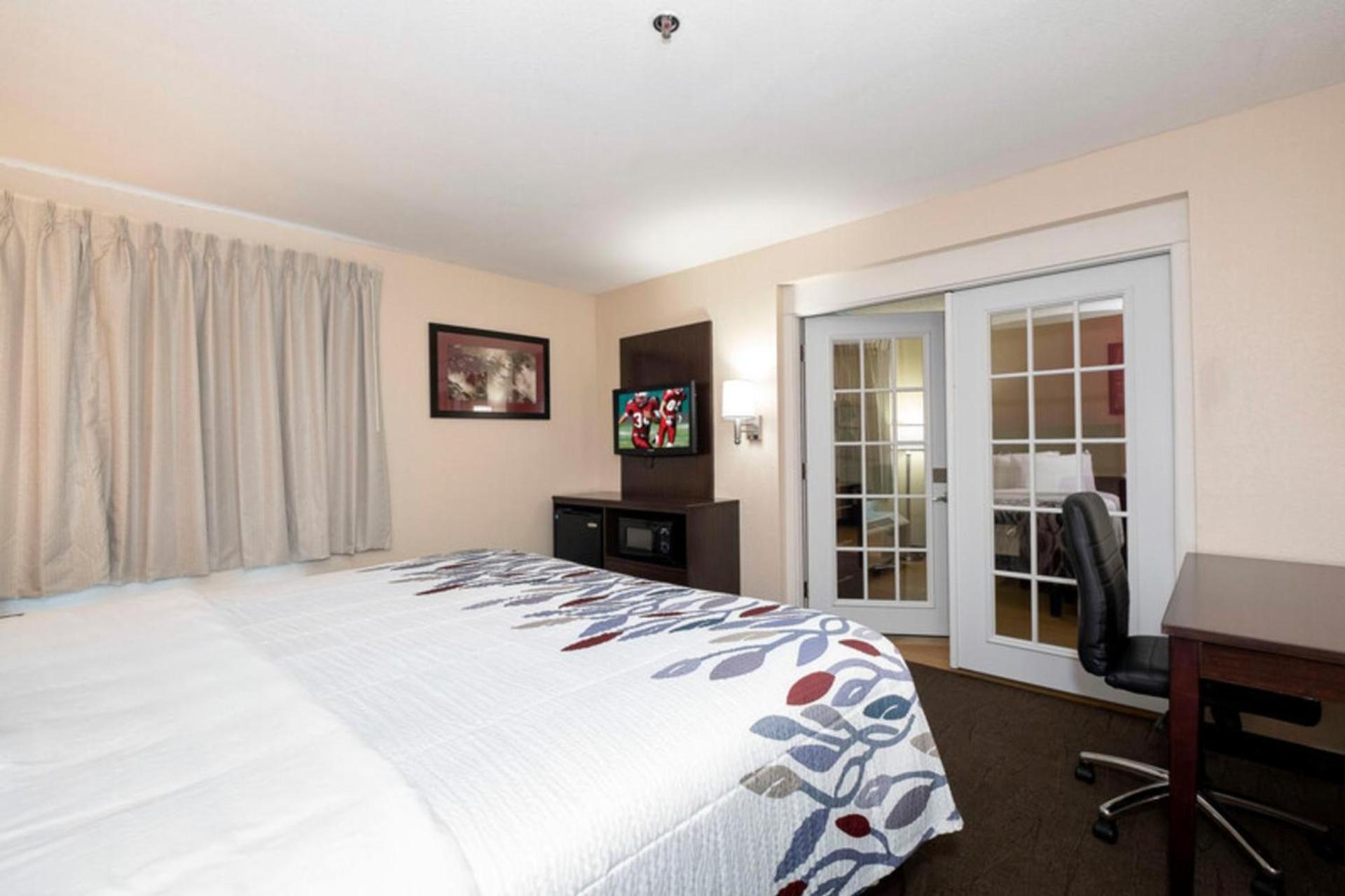 Red Roof Inn PLUS + Phoenix West photo 3