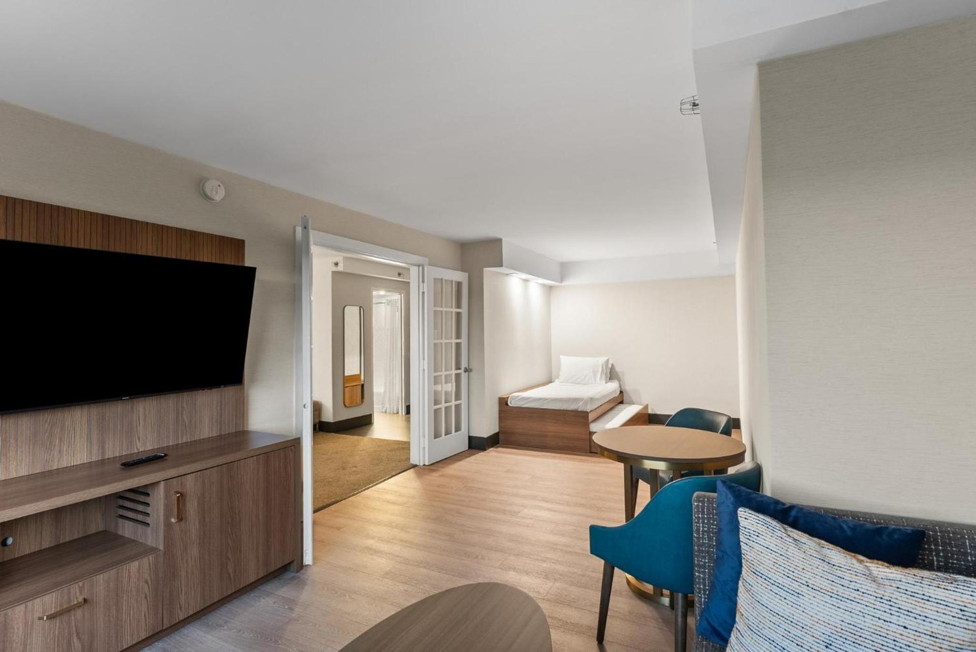 Holiday Inn Niagara Falls State Park Entry by IHG photo 97