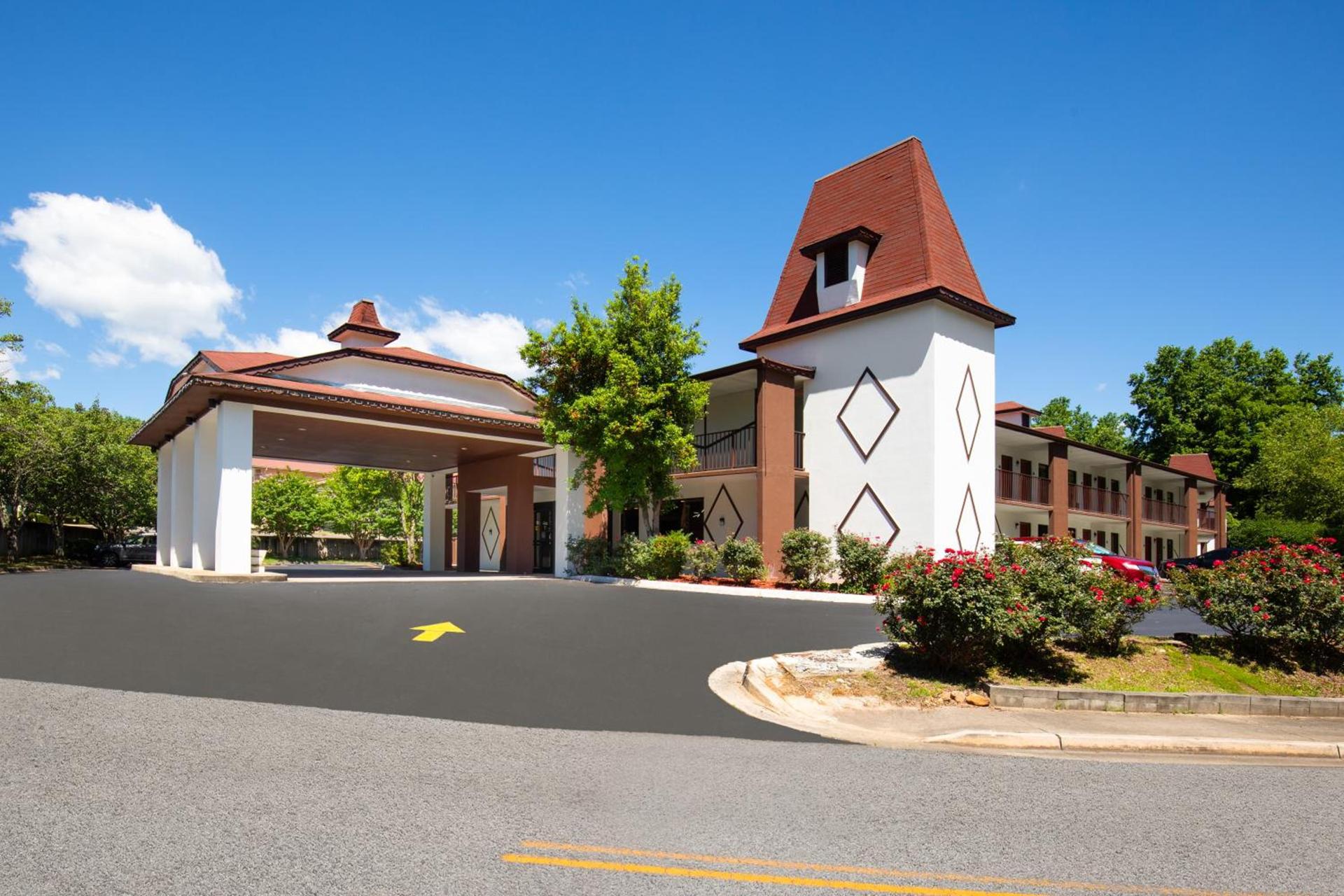Days Inn by Wyndham Helen photo 49