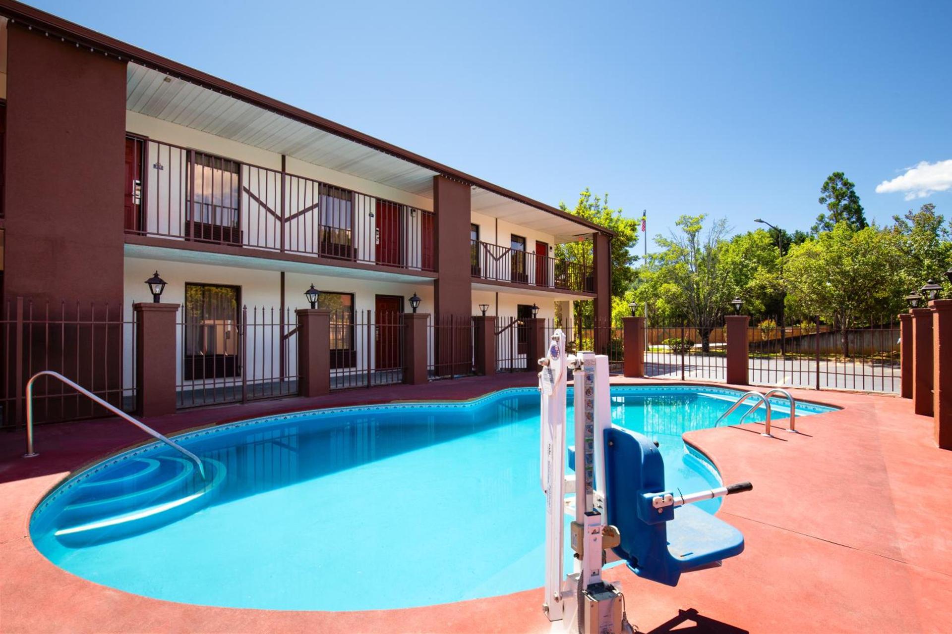 Days Inn by Wyndham Helen photo 58