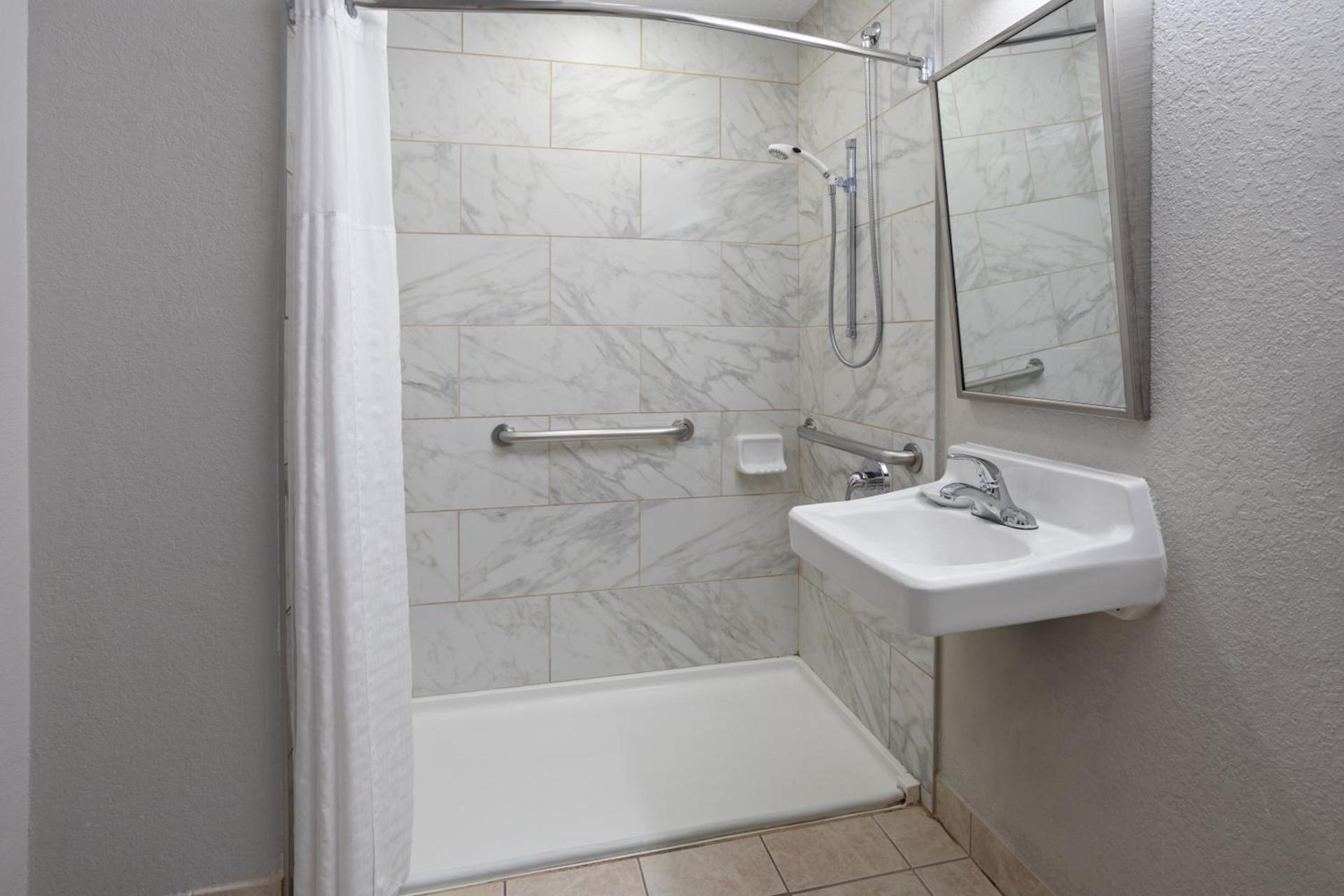 Microtel Inn & Suites by Wyndham Ann Arbor photo 31