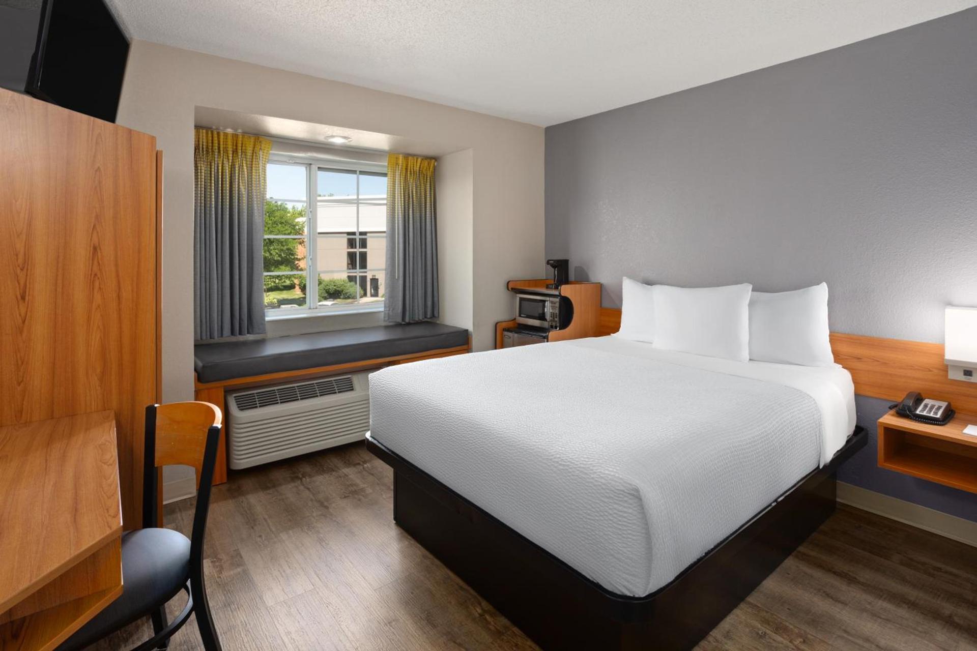Microtel Inn & Suites by Wyndham Ann Arbor photo 33