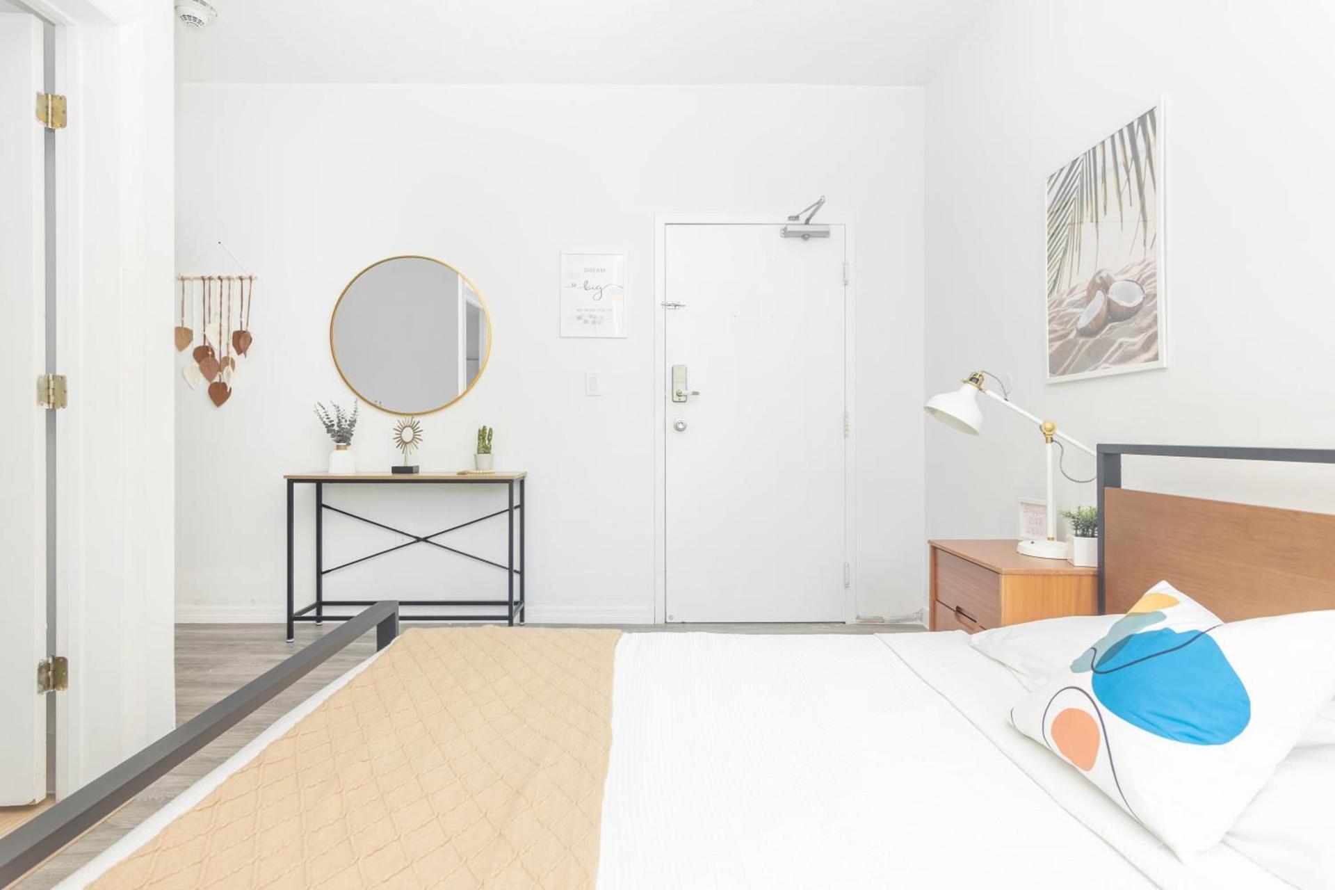 West Deco photo 33
