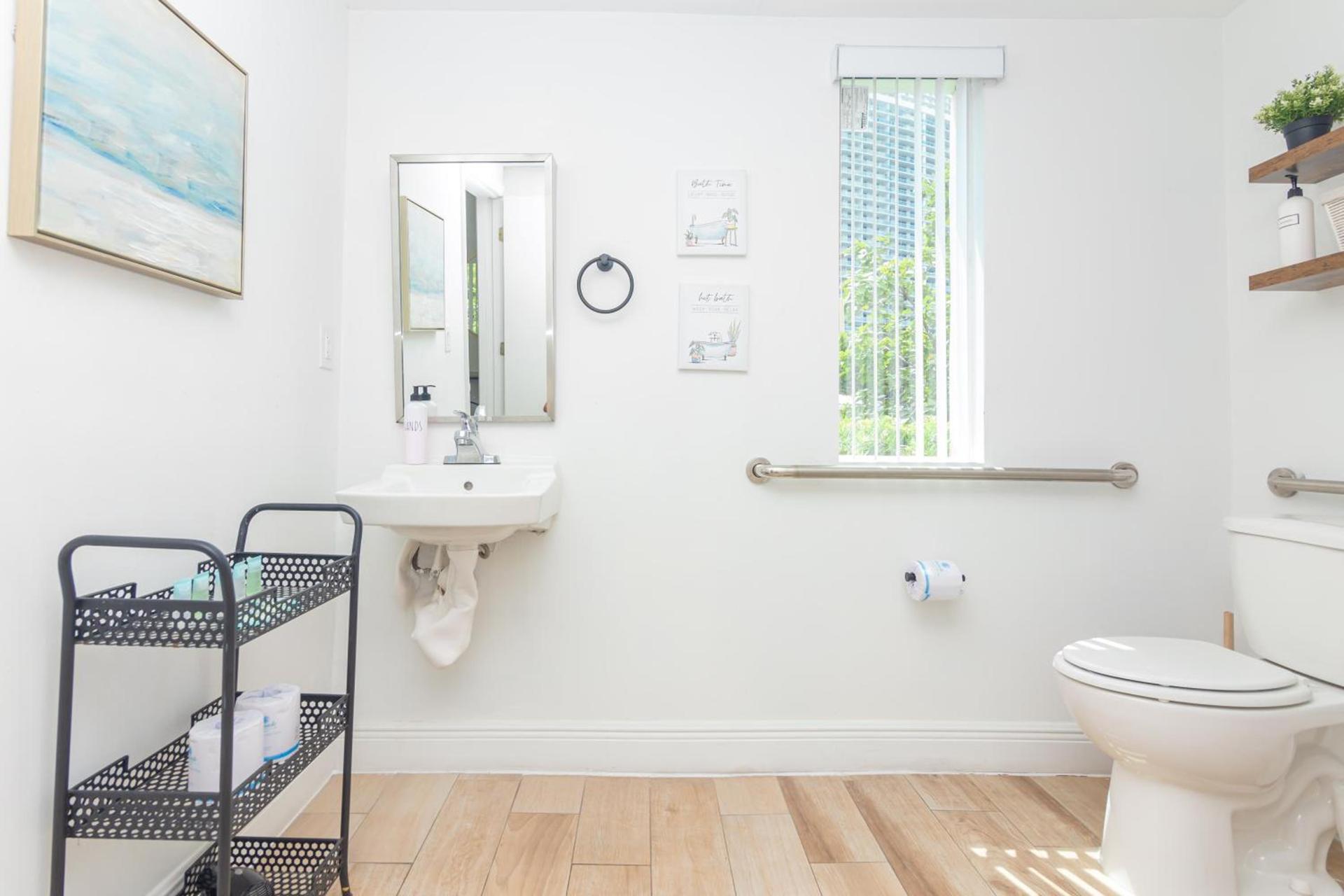 West Deco photo 35