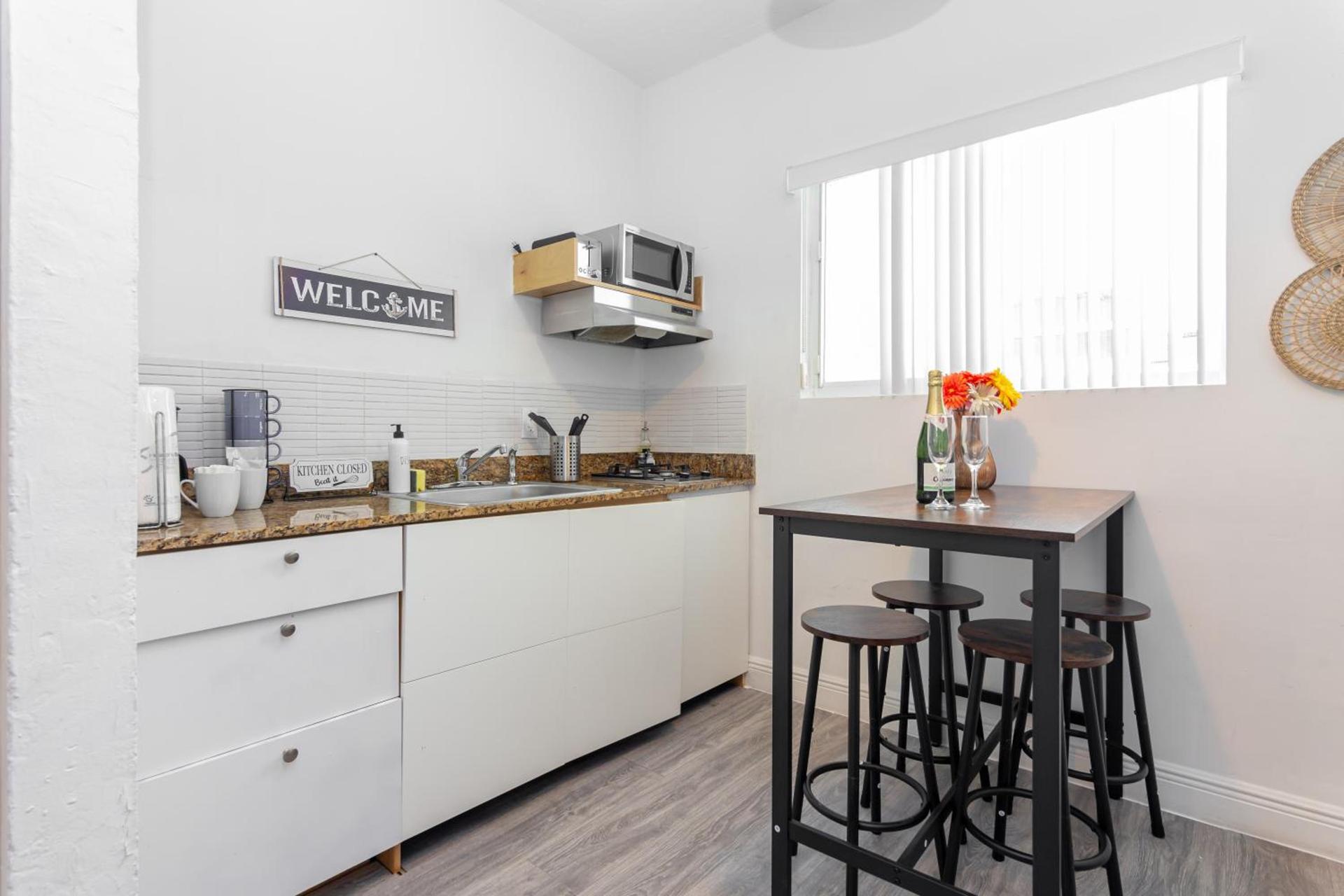 West Deco photo 37