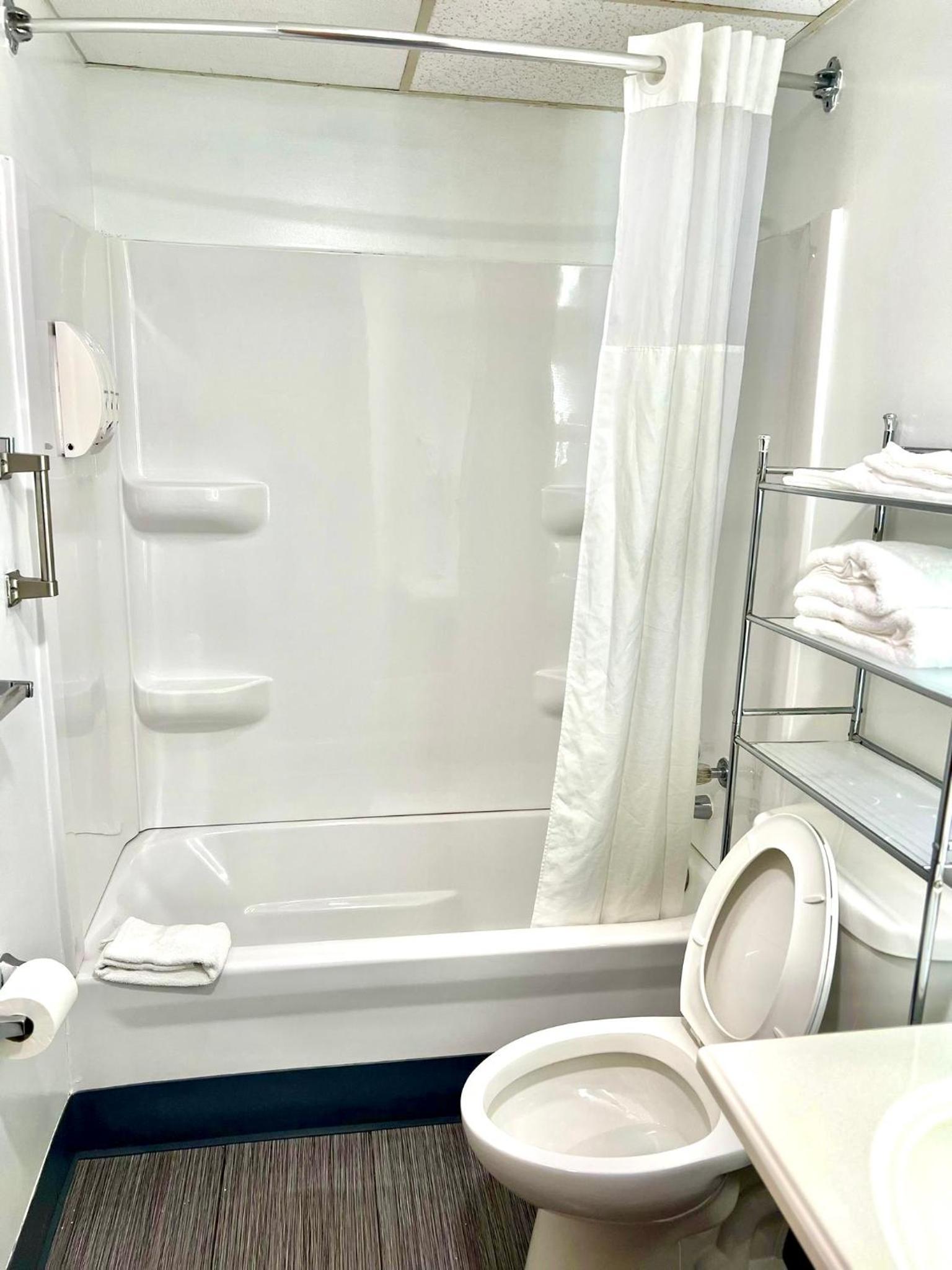 Travelodge by Wyndham Gallipolis photo 13
