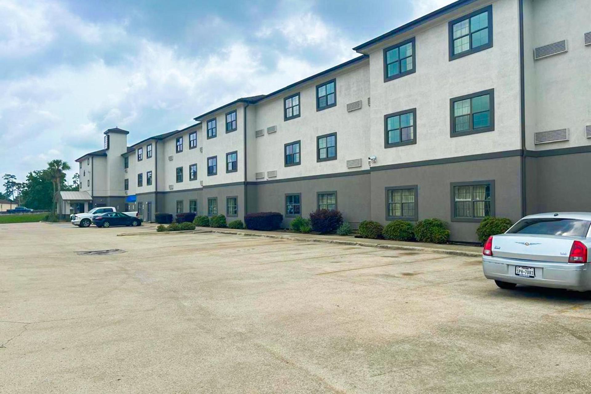OYO Townhouse Beaumont Medical Center Area I-10 photo 2