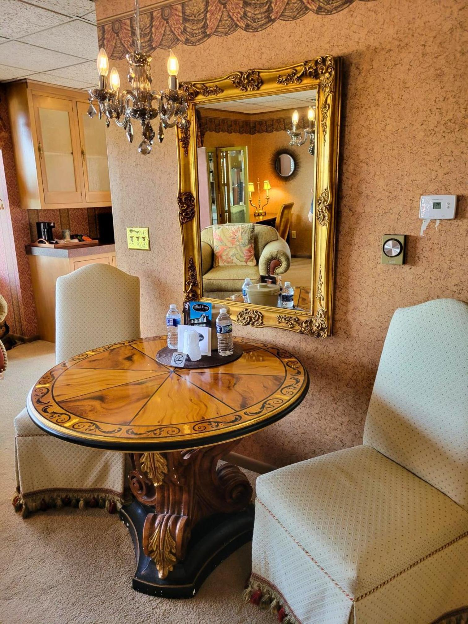 Altland House Inn & Suites photo 59