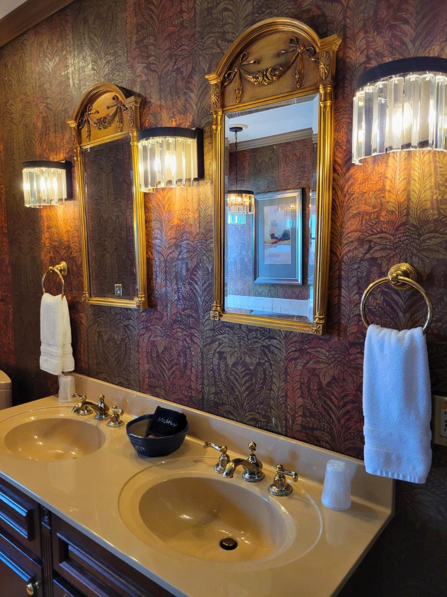 Altland House Inn & Suites photo 64