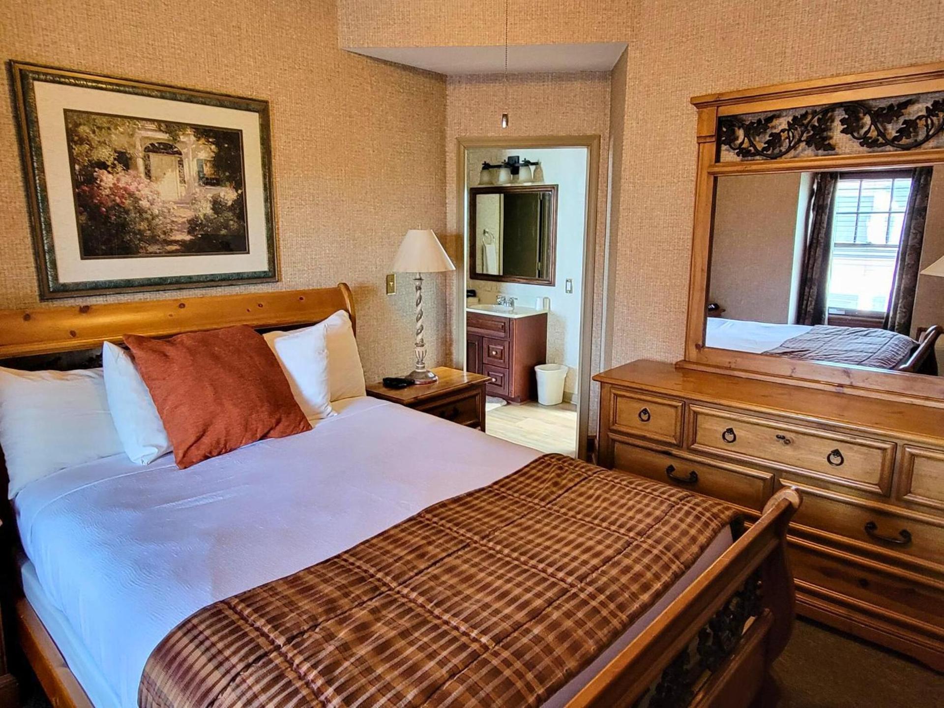 Altland House Inn & Suites photo 65