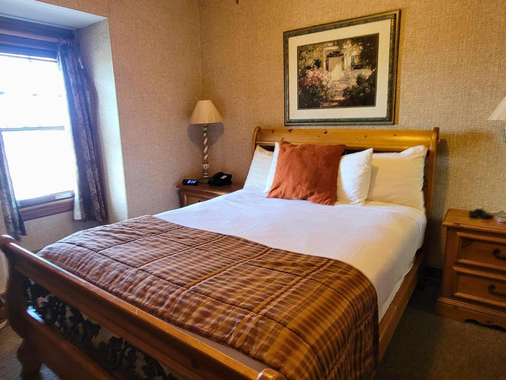 Altland House Inn & Suites photo 66