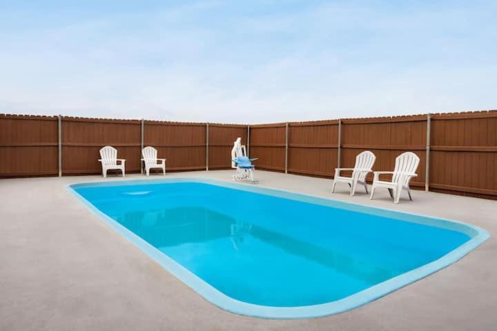 Super 8 by Wyndham Gainesville TX photo 26