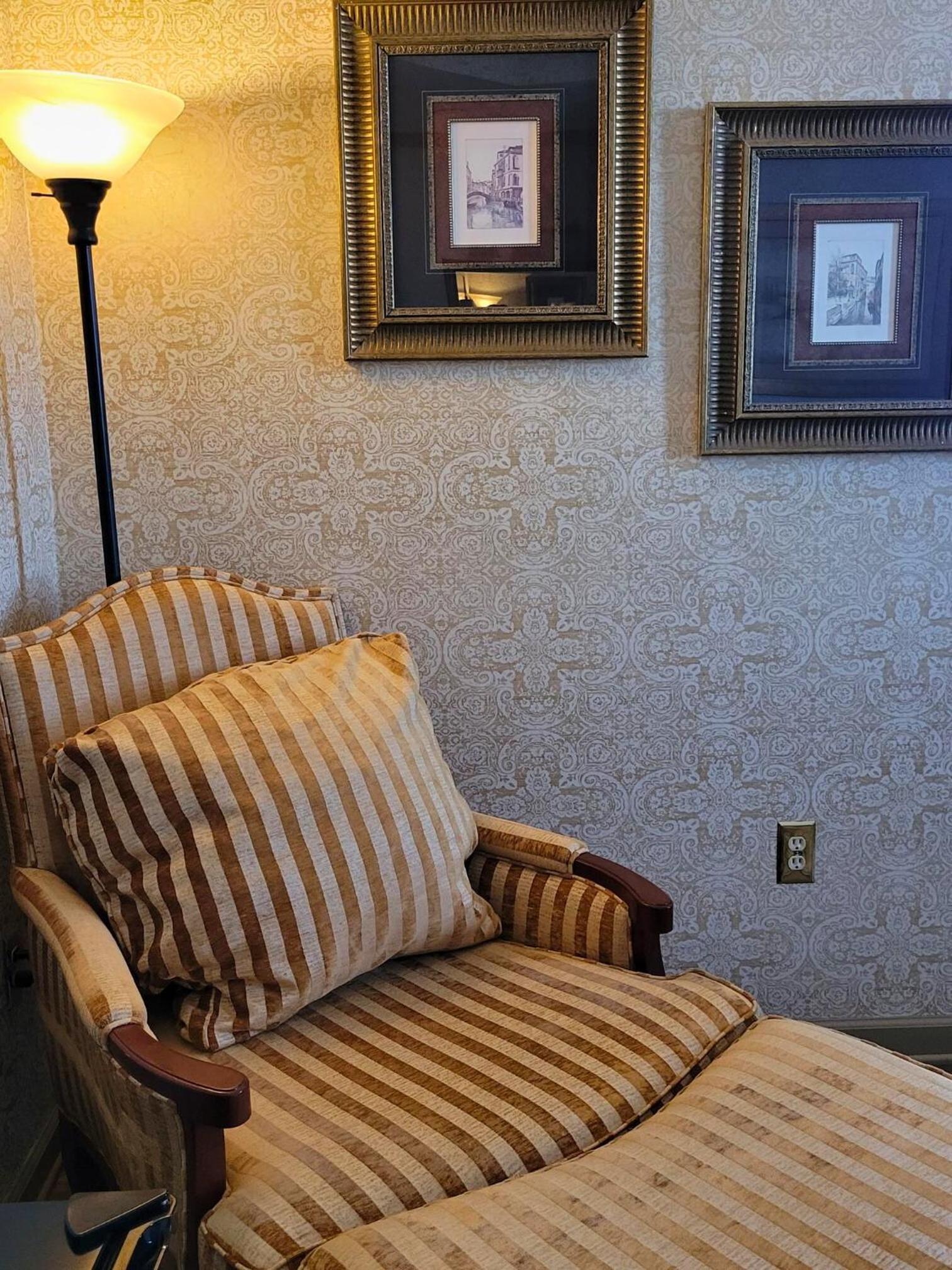 Altland House Inn & Suites photo 74