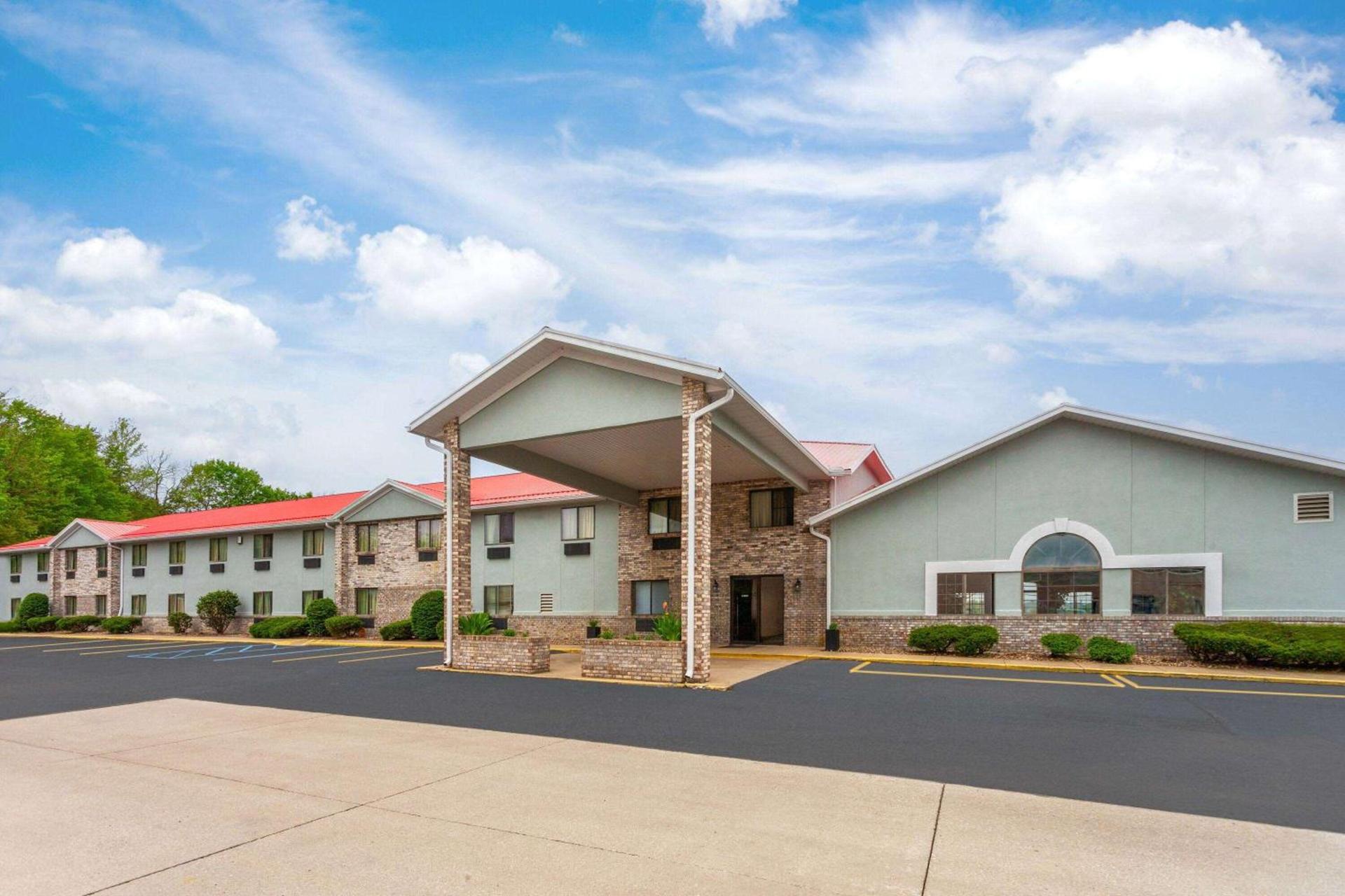 Super 8 by Wyndham Mt. Vernon photo 1