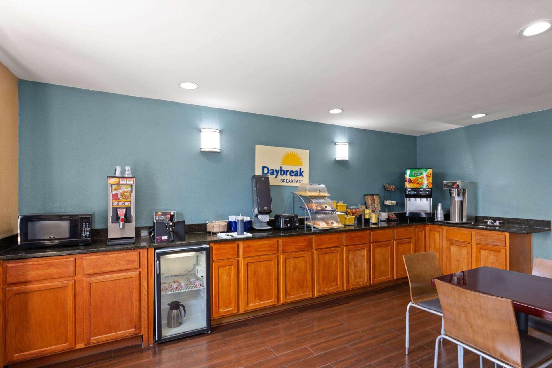 Days Inn by Wyndham Glasgow photo 8