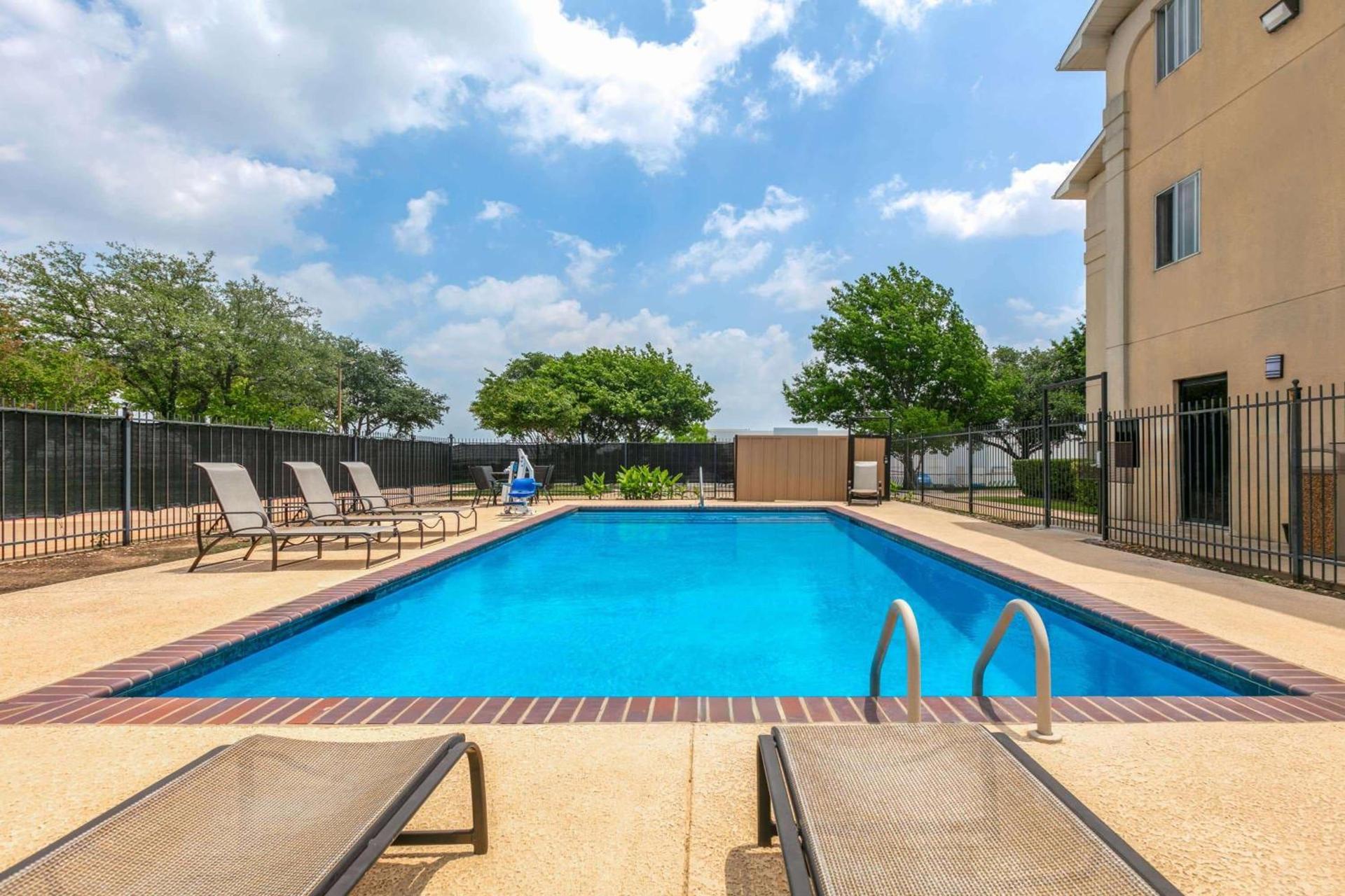 Super 8 by Wyndham Grapevine/DFW Airport Northwest photo 8