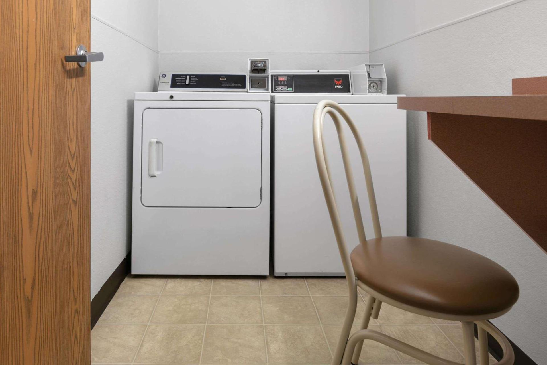 Super 8 by Wyndham Grapevine/DFW Airport Northwest photo 11
