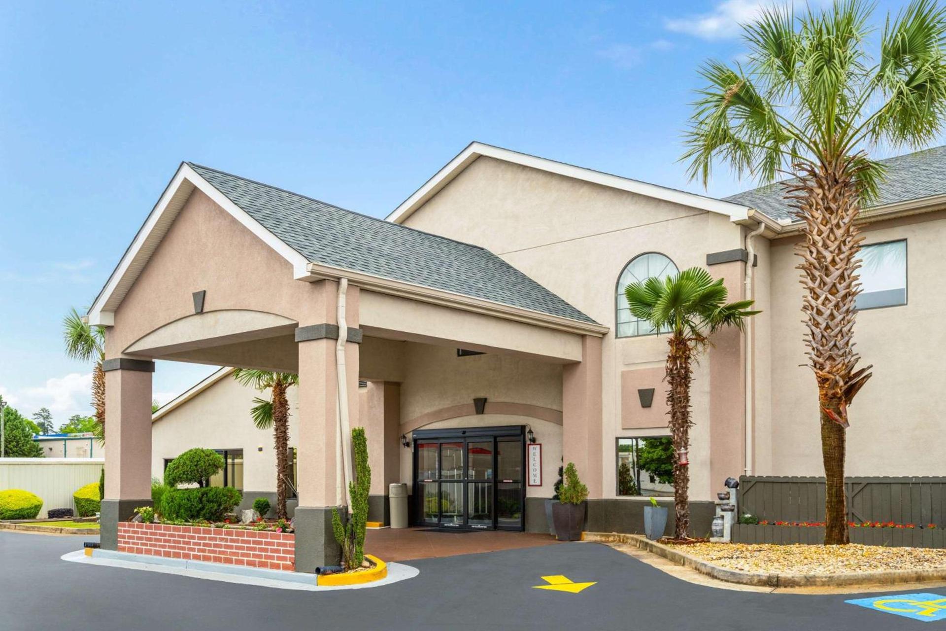 Ramada by Wyndham Locust Grove photo 2