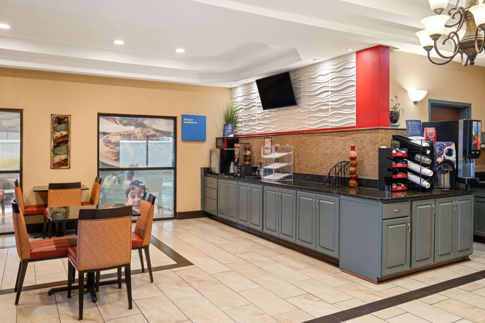 Ramada by Wyndham Locust Grove photo 3
