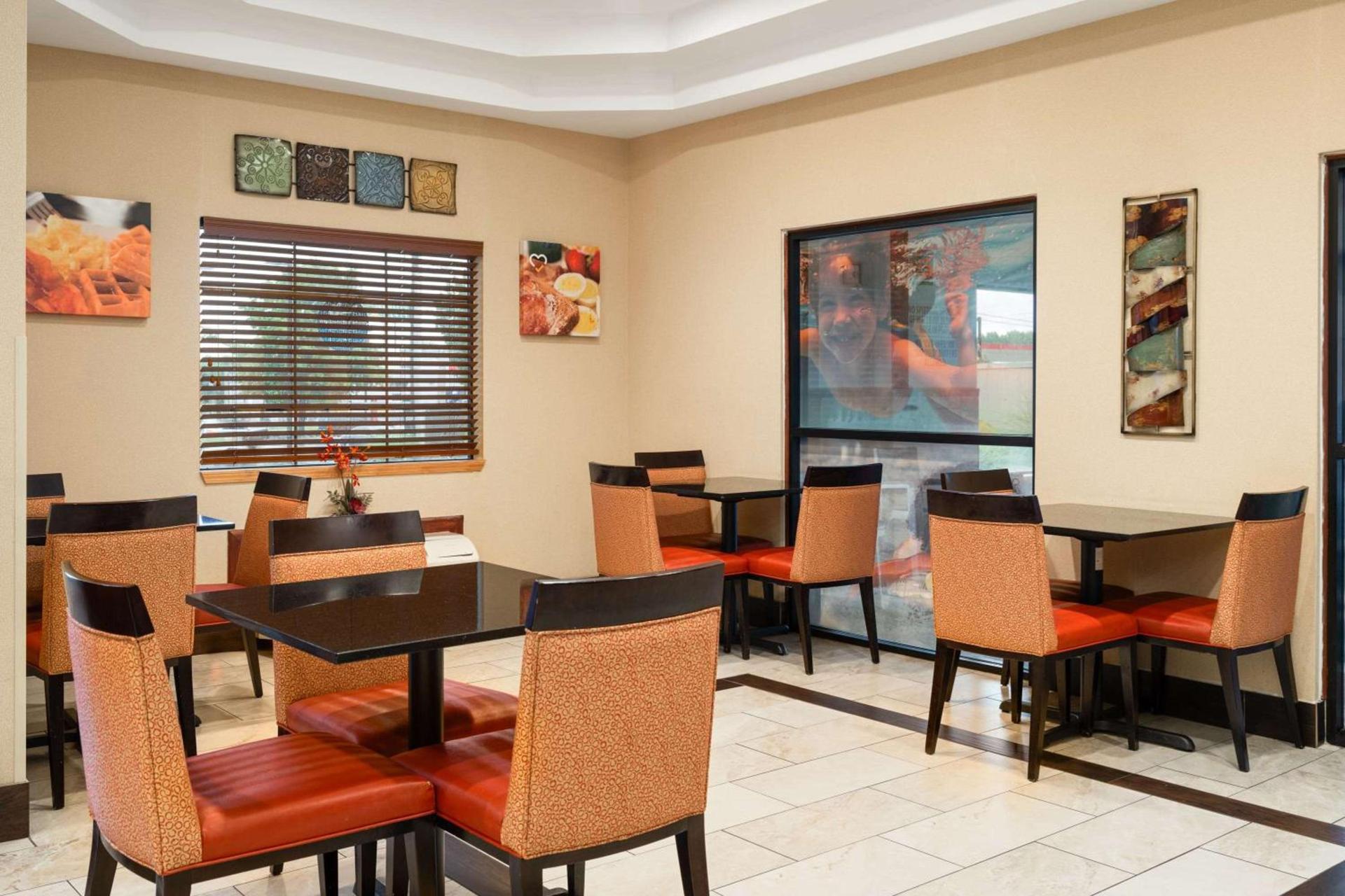 Ramada by Wyndham Locust Grove photo 5