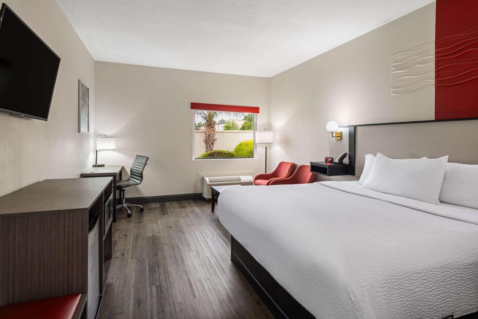 Ramada by Wyndham Locust Grove photo 9