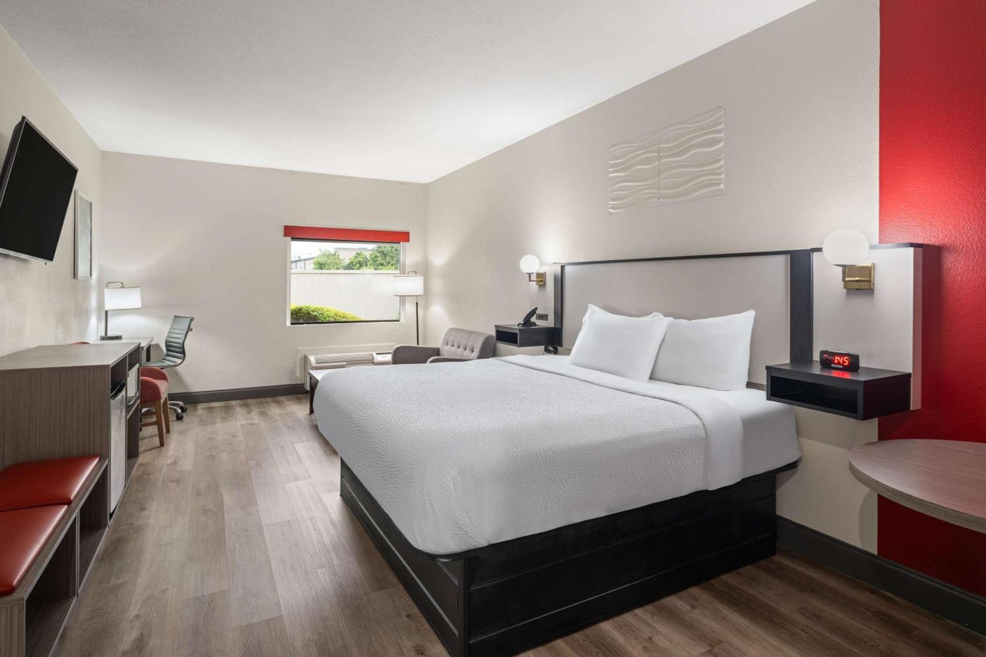 Ramada by Wyndham Locust Grove photo 10