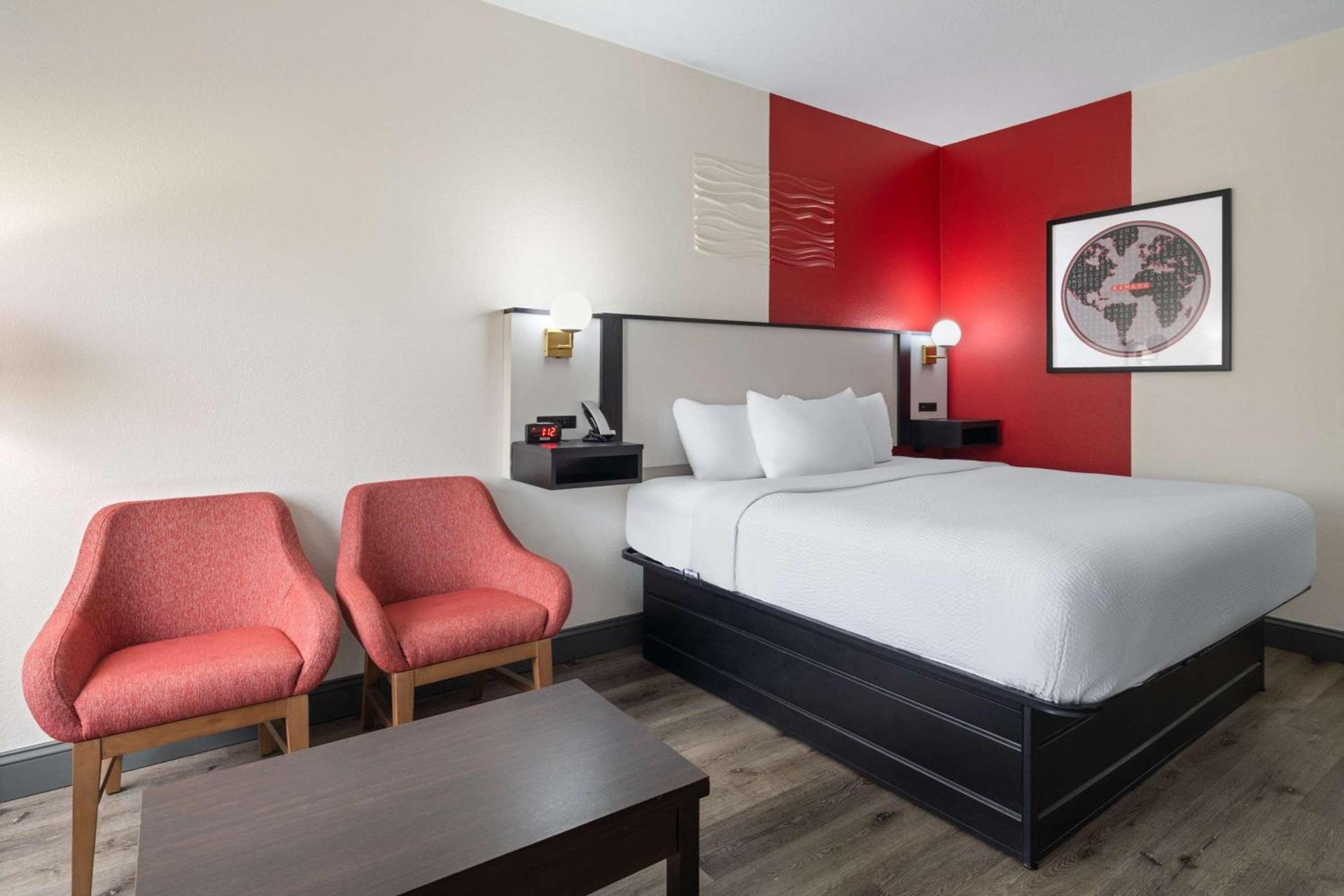 Ramada by Wyndham Locust Grove photo 11