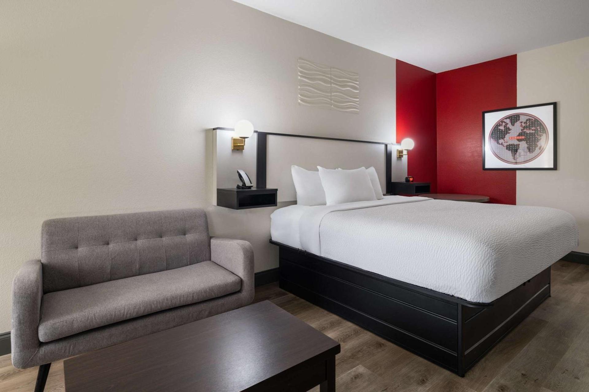 Ramada by Wyndham Locust Grove photo 12