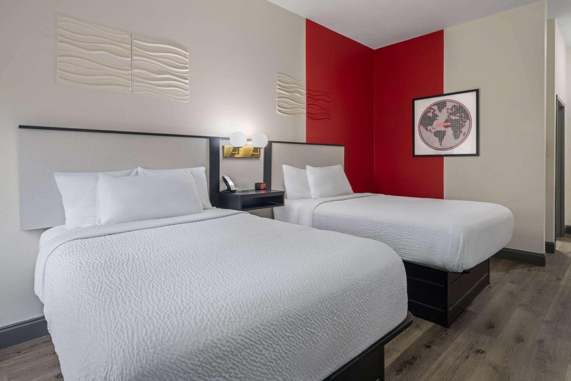 Ramada by Wyndham Locust Grove photo 17