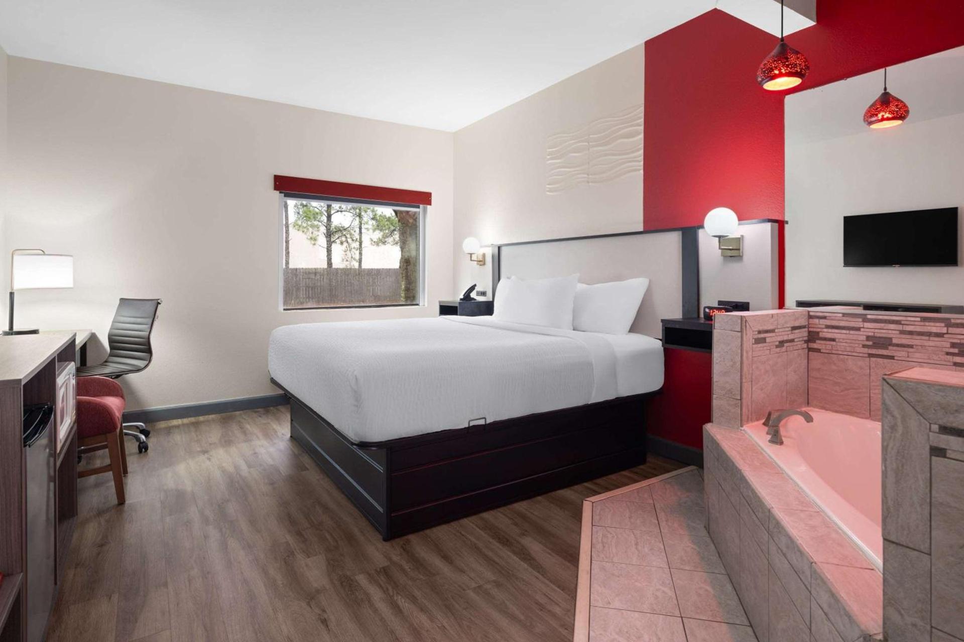 Ramada by Wyndham Locust Grove photo 18