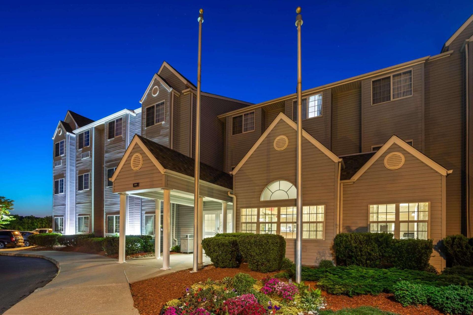 Microtel Inn & Suites by Wyndham Ann Arbor photo 4