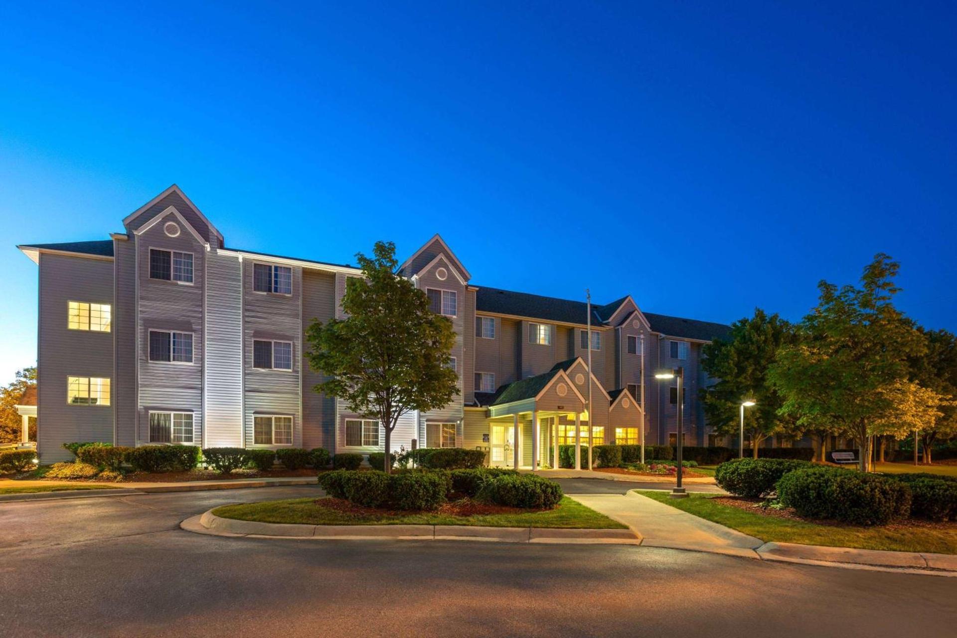 Microtel Inn & Suites by Wyndham Ann Arbor photo 3