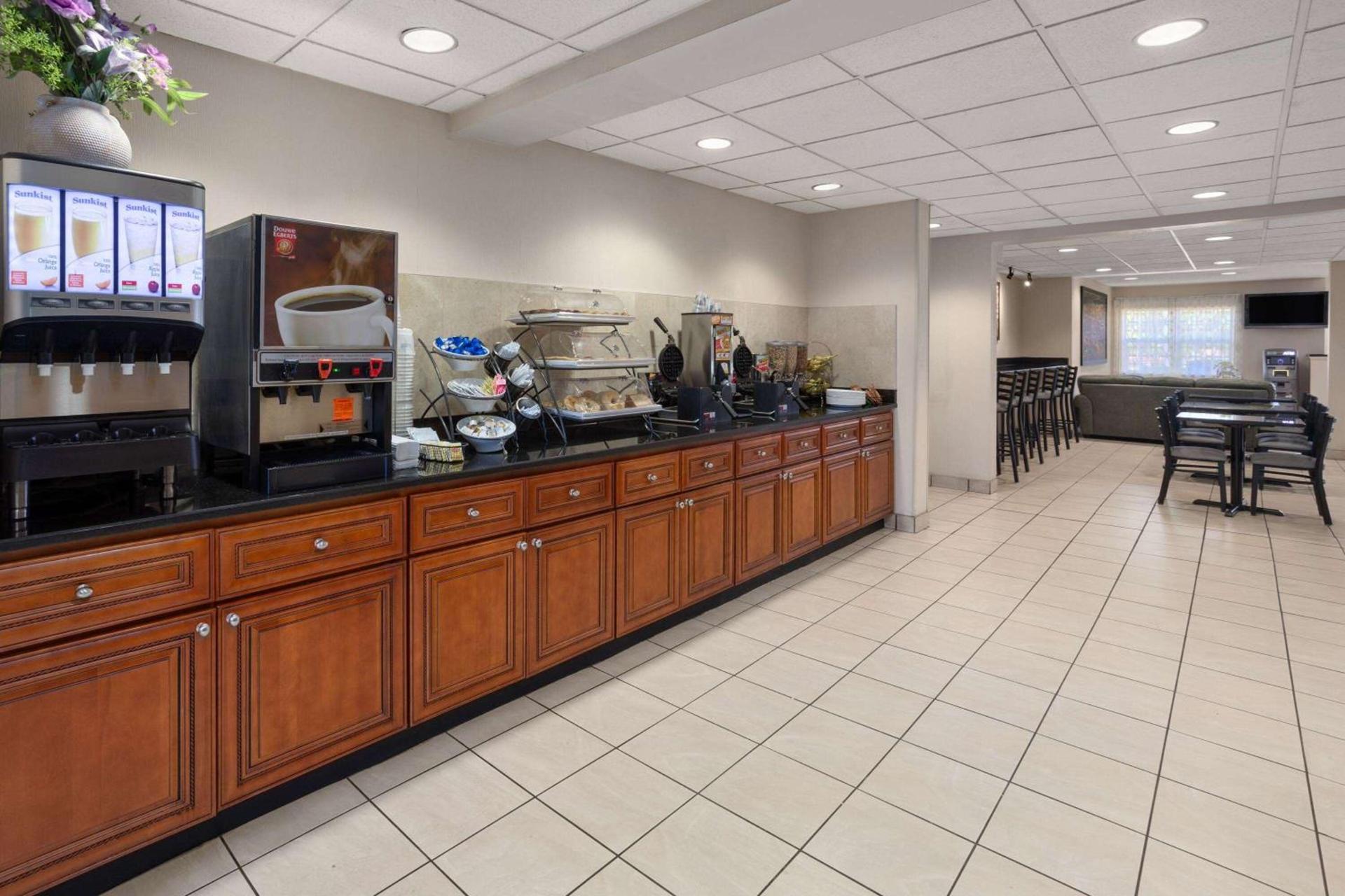Microtel Inn & Suites by Wyndham Ann Arbor photo 7