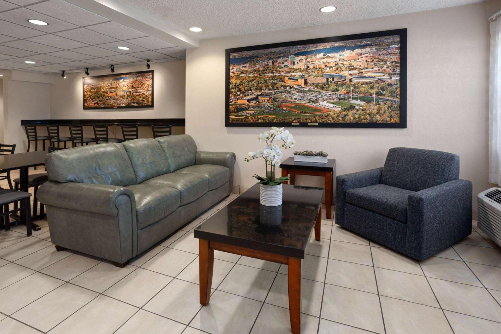 Microtel Inn & Suites by Wyndham Ann Arbor photo 8
