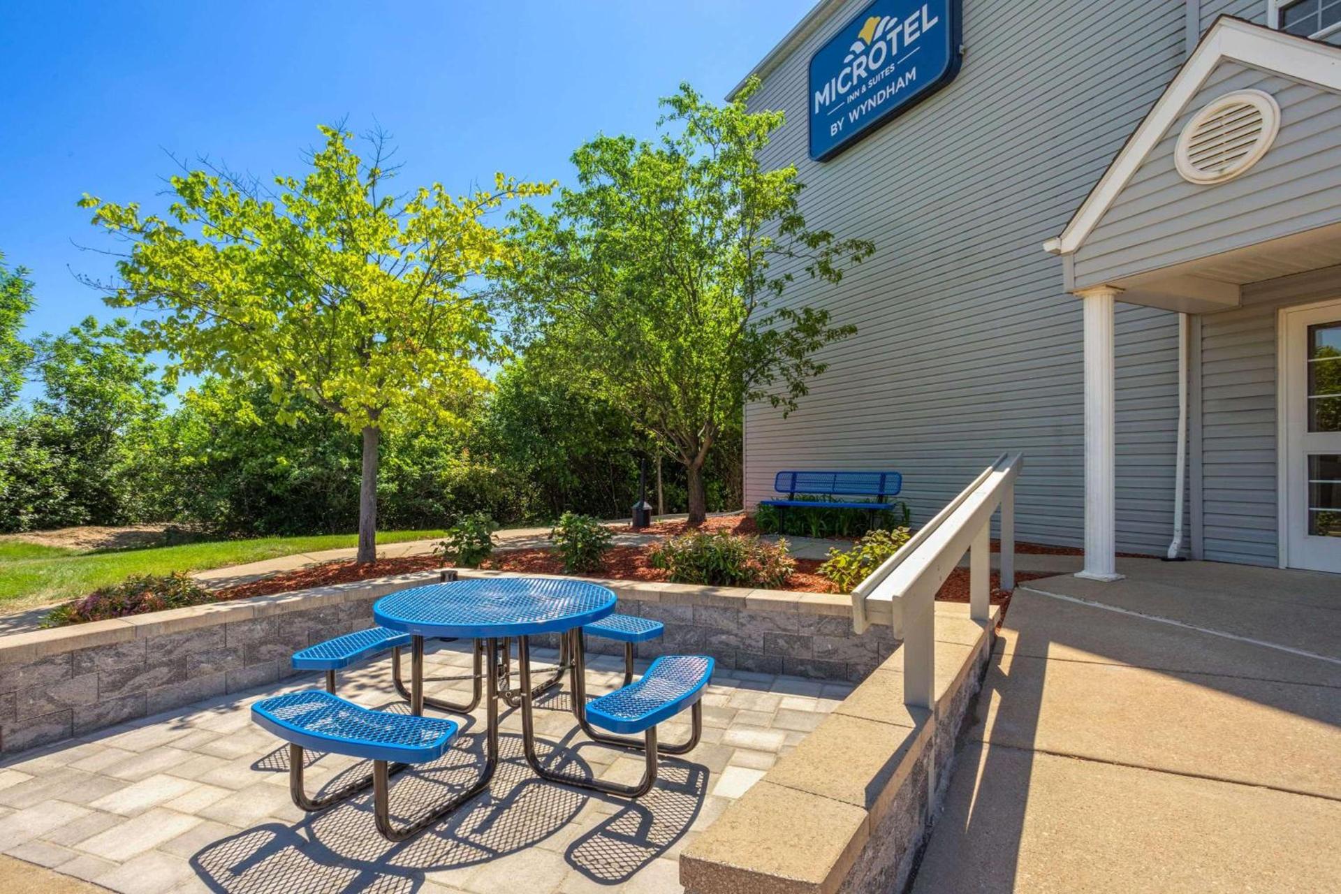 Microtel Inn & Suites by Wyndham Ann Arbor photo 10