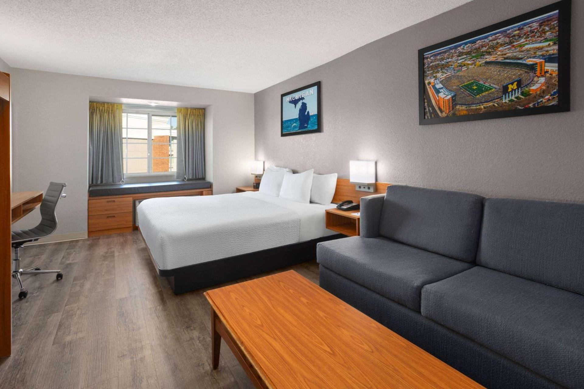 Microtel Inn & Suites by Wyndham Ann Arbor photo 19