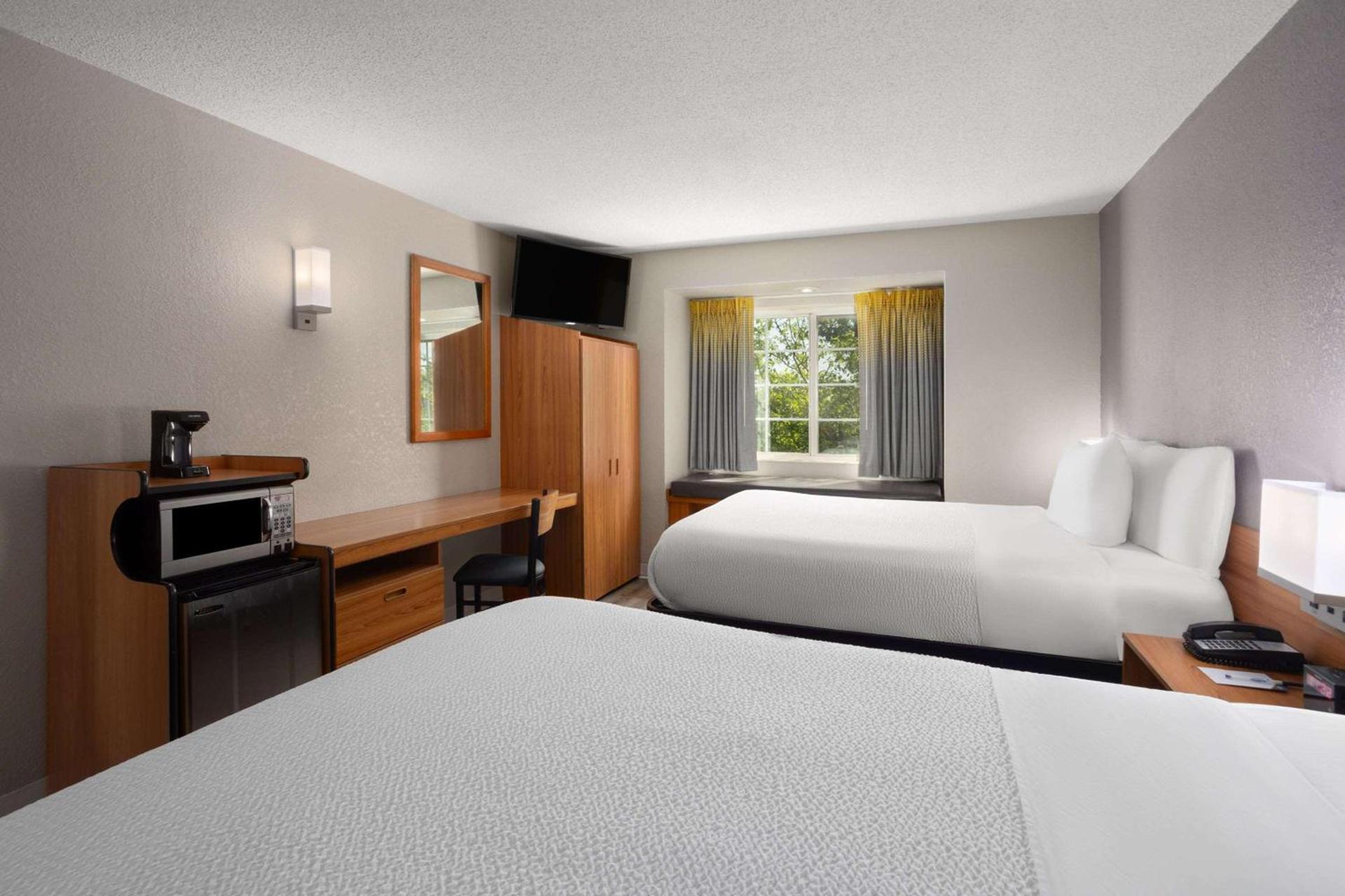 Microtel Inn & Suites by Wyndham Ann Arbor photo 17