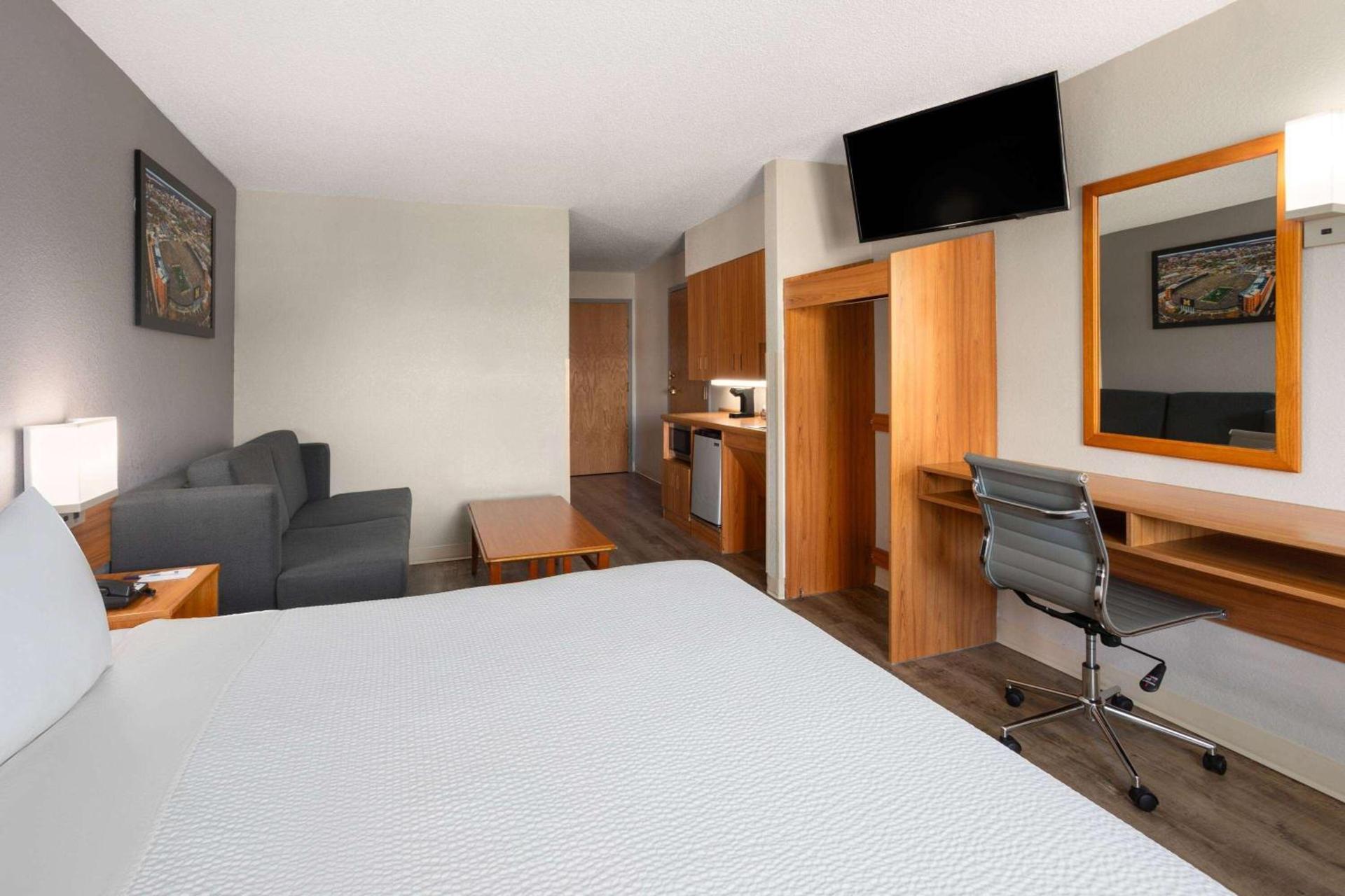 Microtel Inn & Suites by Wyndham Ann Arbor photo 21