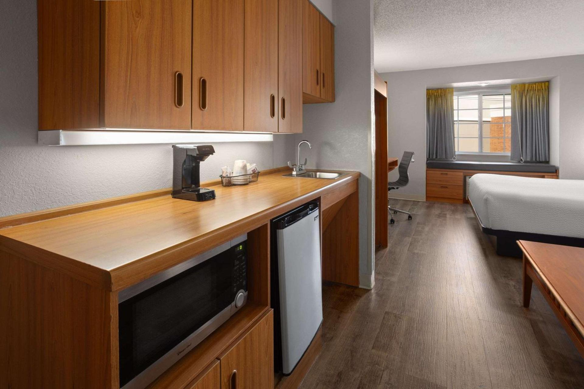 Microtel Inn & Suites by Wyndham Ann Arbor photo 20
