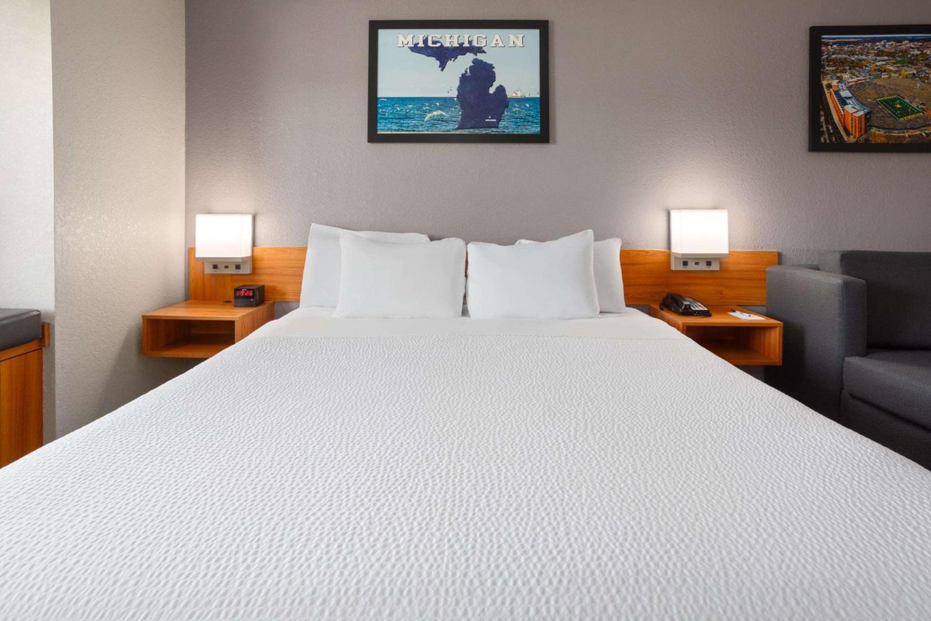 Microtel Inn & Suites by Wyndham Ann Arbor photo 22