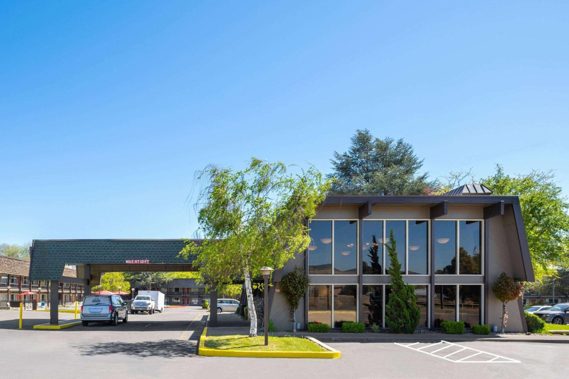 Days Inn by Wyndham Klamath Falls photo 4