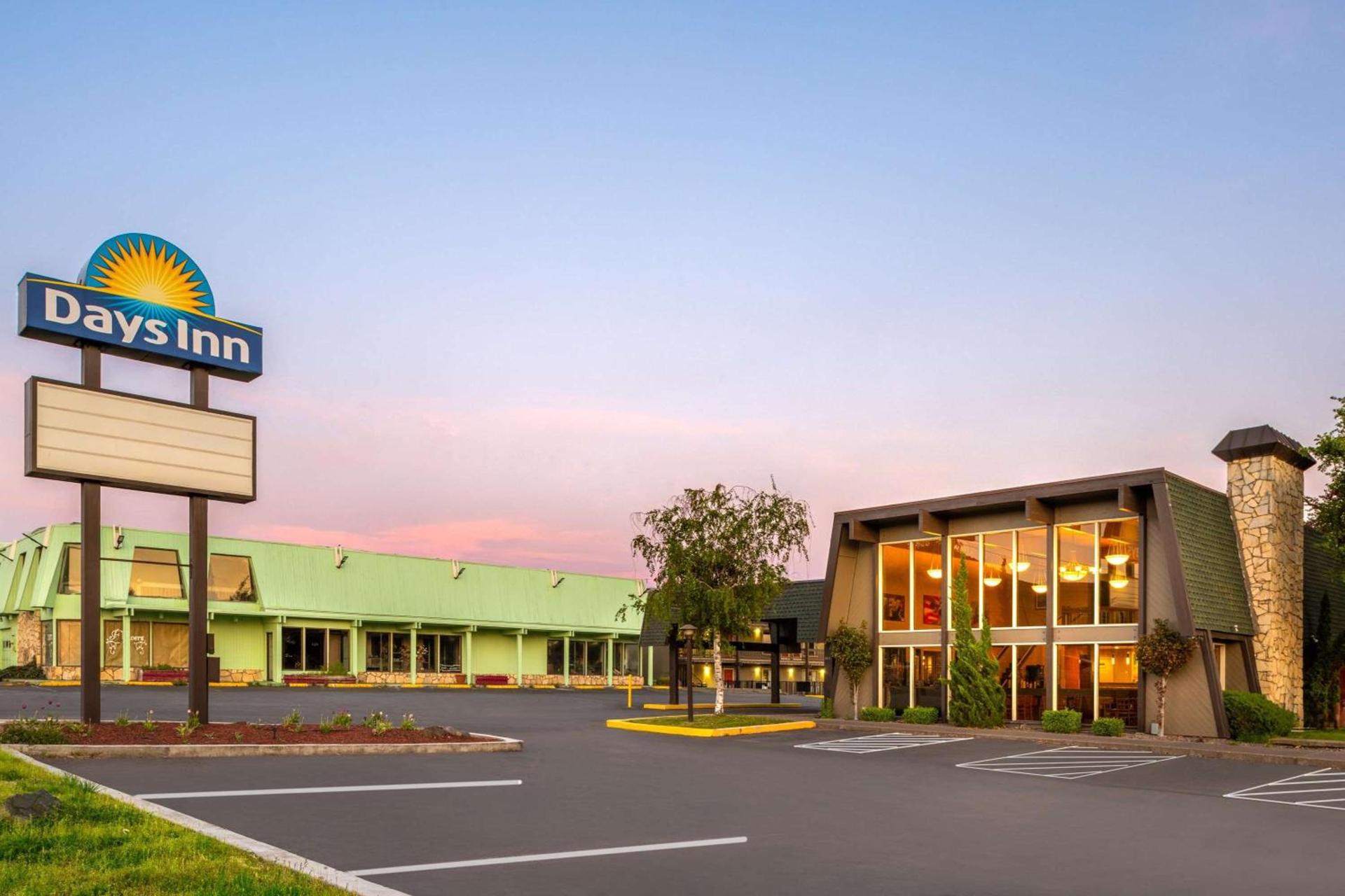 Days Inn by Wyndham Klamath Falls photo 2