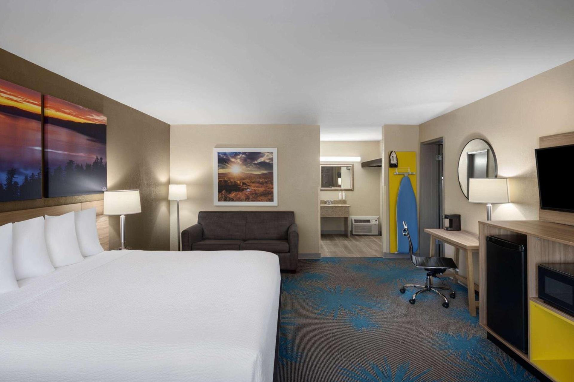 Days Inn by Wyndham Klamath Falls photo 24
