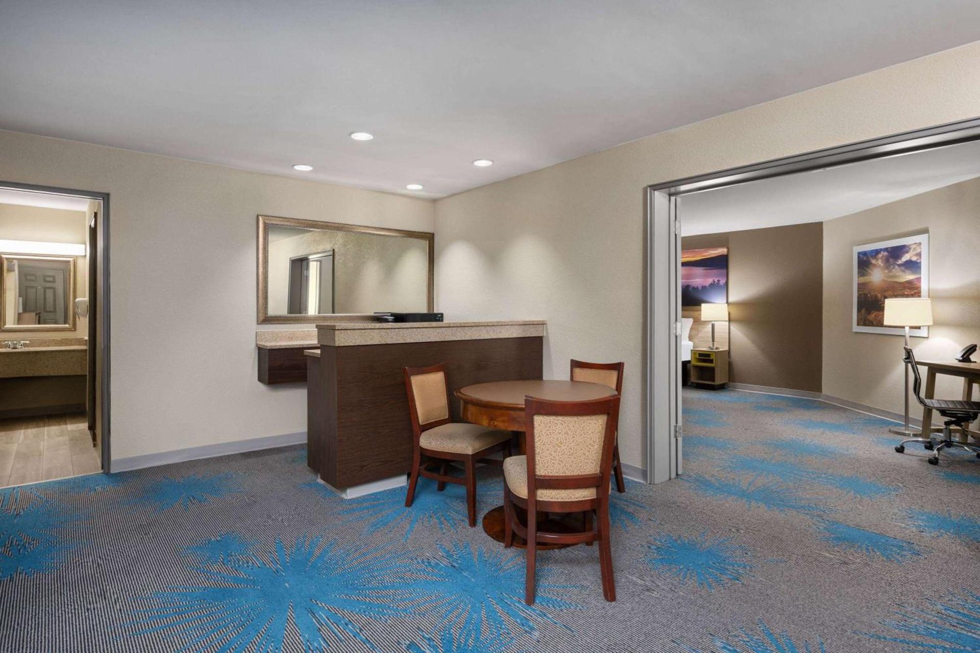 Days Inn by Wyndham Klamath Falls photo 26