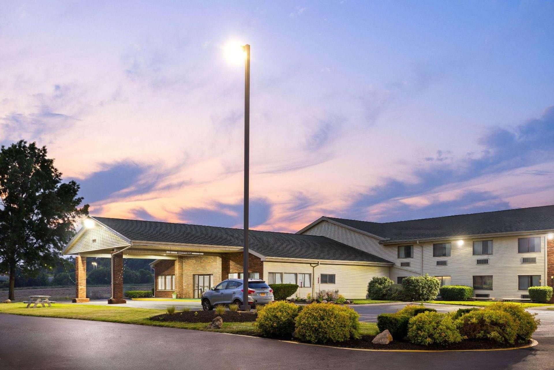 Super 8 by Wyndham Henrietta/Rochester Area photo 4