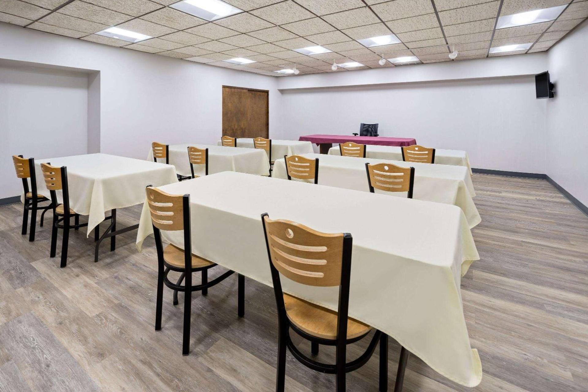 Super 8 by Wyndham Henrietta/Rochester Area photo 14