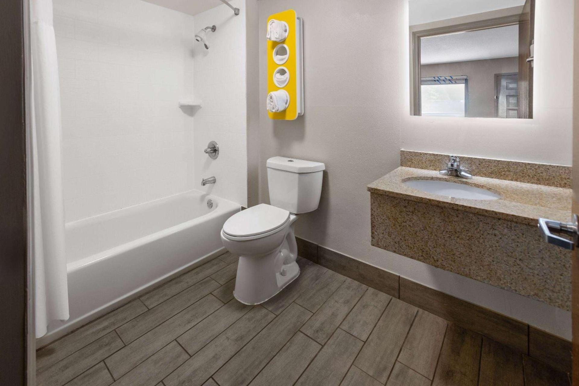 Days Inn by Wyndham Acworth photo 23
