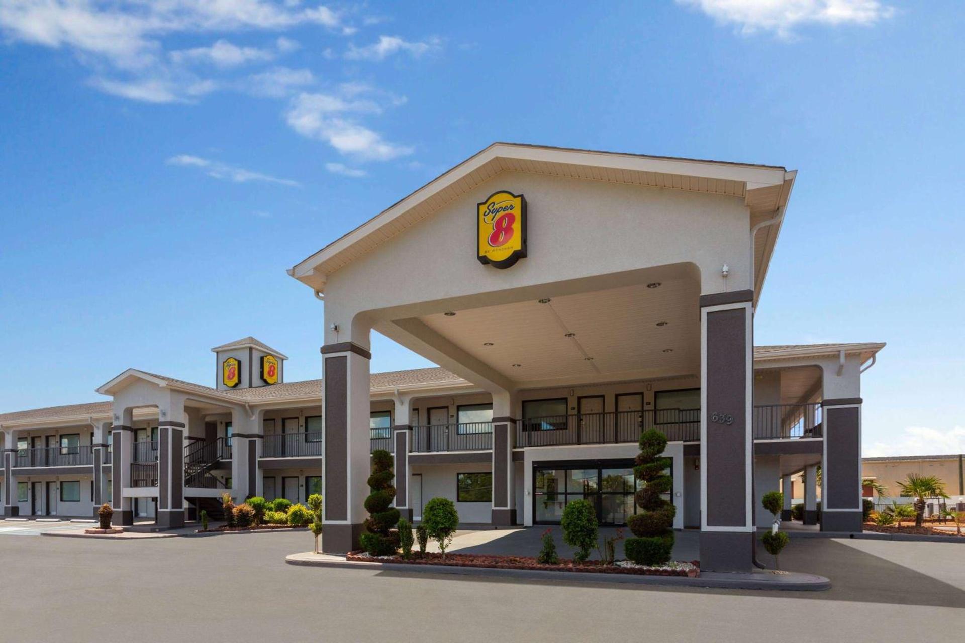 Super 8 by Wyndham Prattville Montgomery — hotel in Prattville